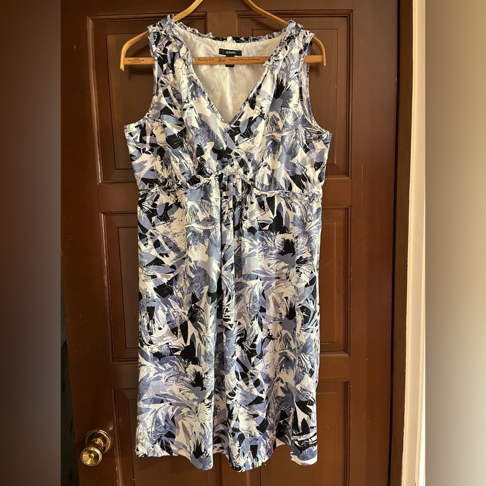 Alfani sleeveless v-neck cotton abstract floral shift dress